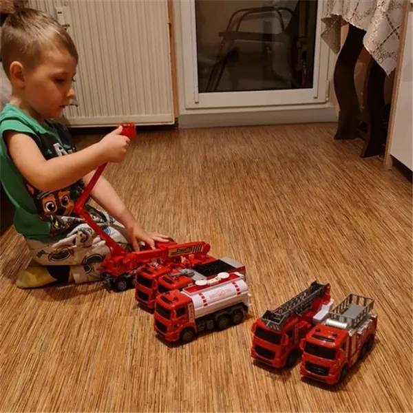 Kruzzel 24631 ugunsdzēsēju auto komplekts