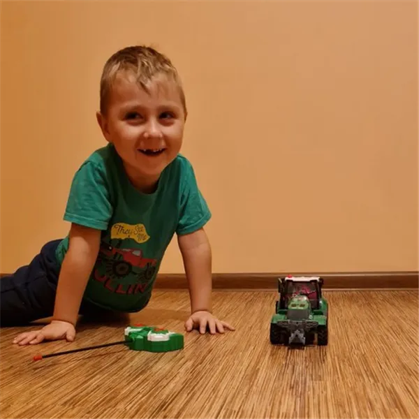 Remote controlled tractor - Kruzzel 24850 tractor