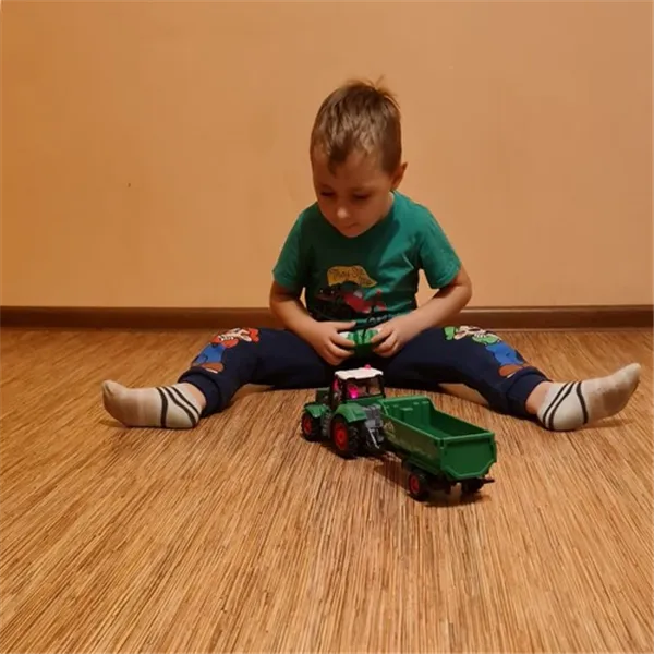 Remote controlled tractor - Kruzzel 24850 tractor