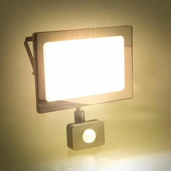 LED spotlight RETLUX RSL 247