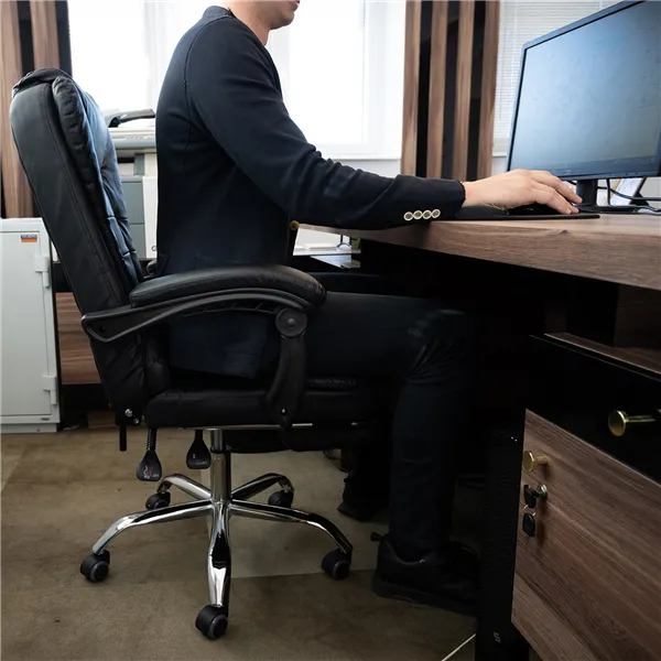 Office chair with footrest - black Malatec 26195