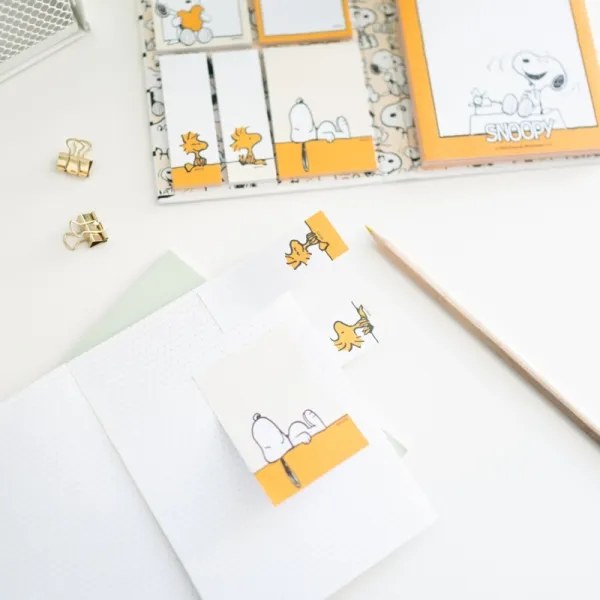 Snoopy - A6 Self-Adhesive Notebook from the Lazy D | Osta veebist — Megaluks