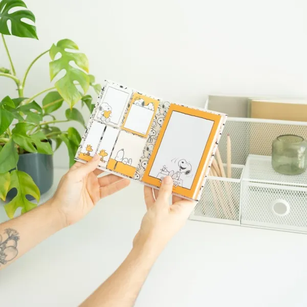 Snoopy - A6 Self-Adhesive Notebook from the Lazy D | Osta veebist — Megaluks