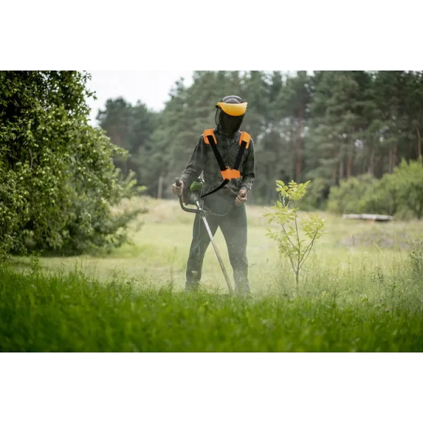 Harnesses/belts for brush cutters
