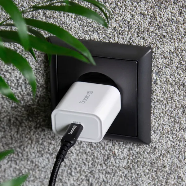 Crong USB-C Travel Charger – USB-C Power Delivery 20W Wall Charger (White)