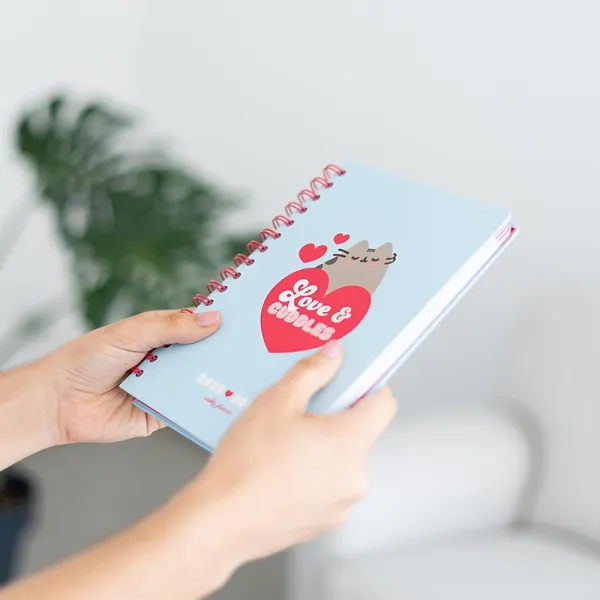 Pusheen - Calendar / Weekly Planner 2023/2024 from the Purrfect Love collection (14.8 x 21 cm)