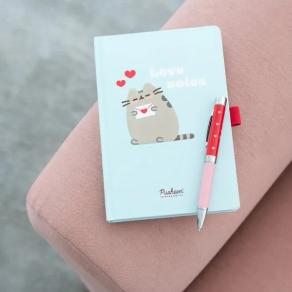 Pusheen - Notebook + pen flashlight from the Purrfect Love collection