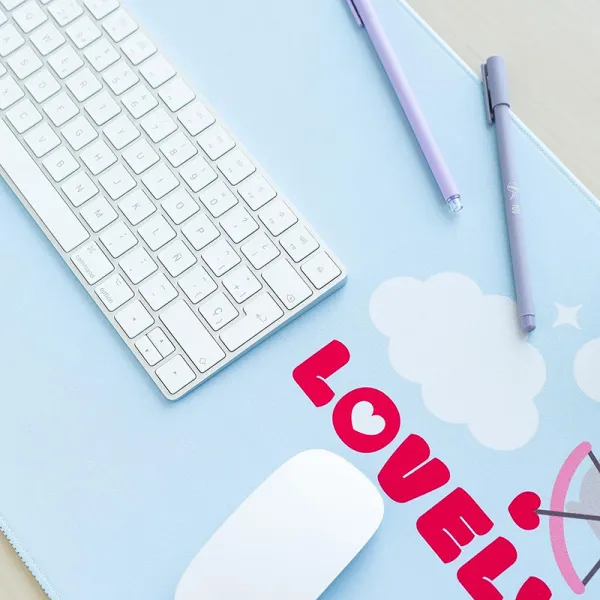 Pusheen - XXL Gaming/Desk Mat from the Purrfect Love Collection (80 x 35 cm)