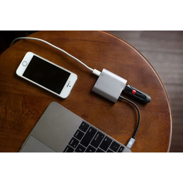 Kanex USB-C VGA Adapter with Power Delivery - USB 1,5 A, USB-C Power Delivery 60 W + VGA Full HD (Anodized Aluminum)