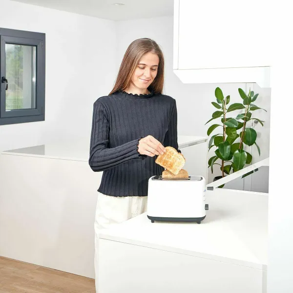 Leivänpaahdin Black & Decker BXTO820E