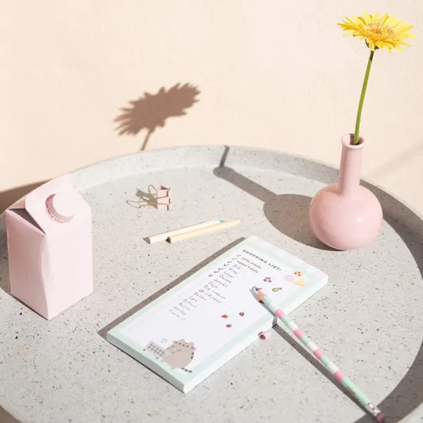 Pusheen - Magnetic notebook / shopping list for the fridge + pencil (10 x 21 cm)