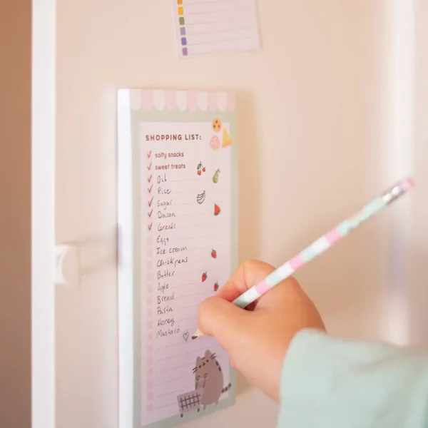 Pusheen - Magnetic notebook / shopping list for the fridge + pencil (10 x 21 cm)