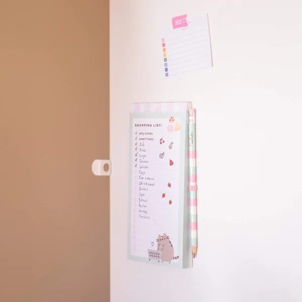 Pusheen - Magnetic notebook / shopping list for the fridge + pencil (10 x 21 cm)