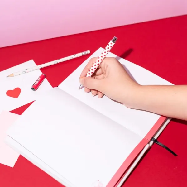 Snoopy - Pencil case with pen and pencil set from the Love Season collection