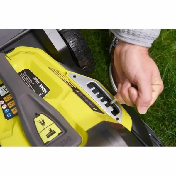 Аккумуляторная газонокосилка Ryobi LithiumPlus 36 V 5 Ah 20-70 mm 37 cm 45 L