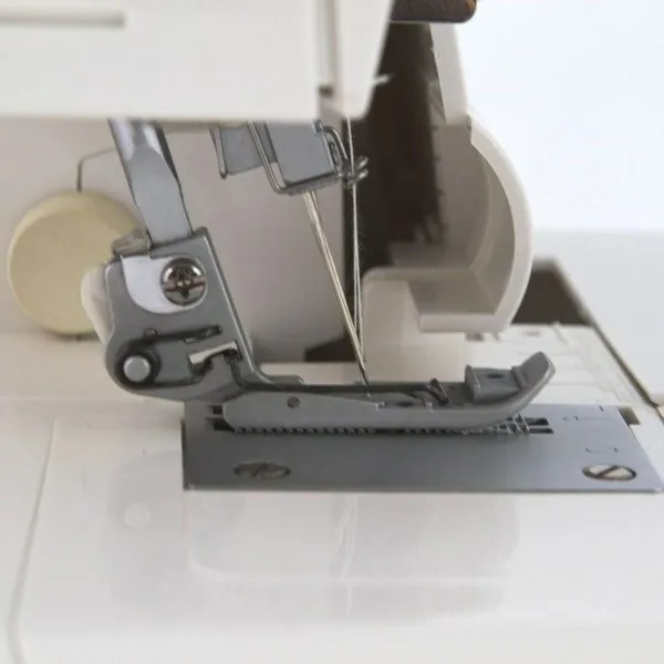 Šujmašīna Łucznik Overlock 820D-3