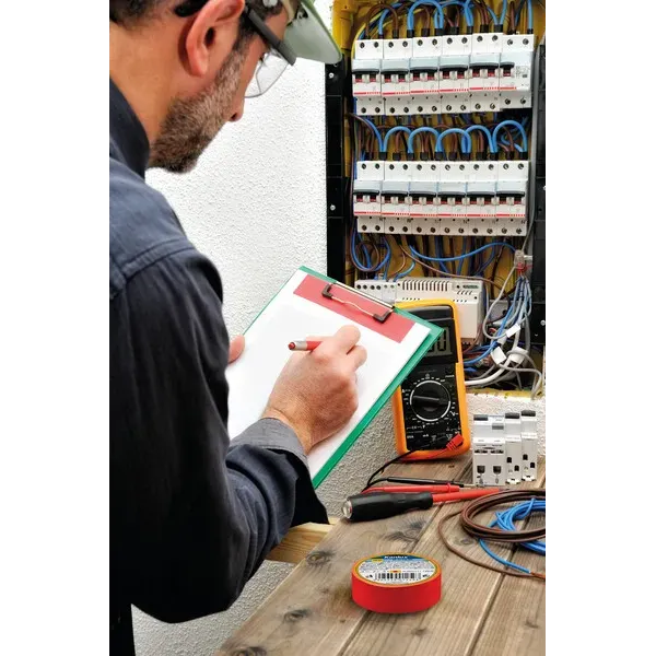 Isekleepuv isoleerteip IT