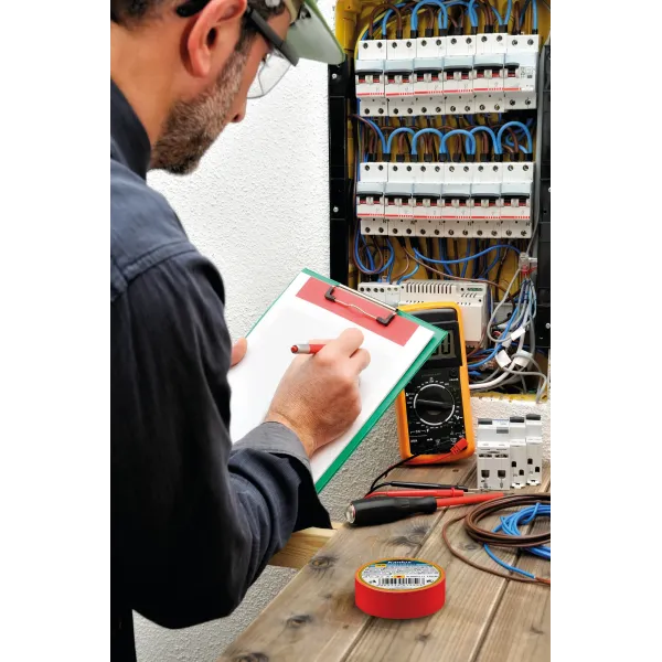 Isekleepuv isoleerteip IT