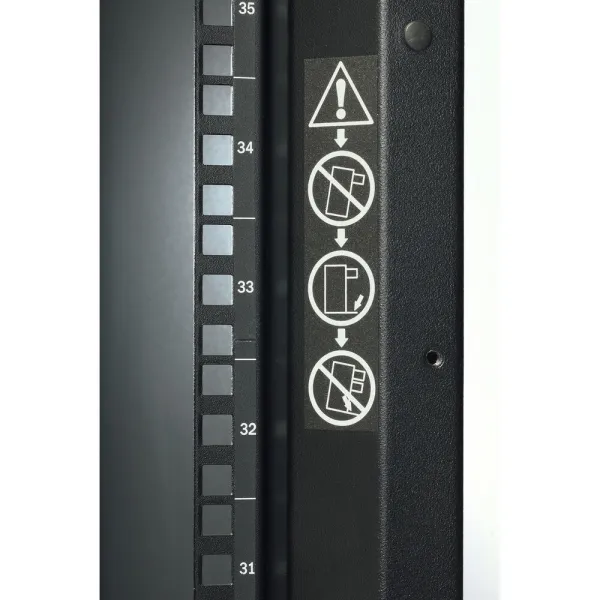Seinakinnitusega Serverikapp APC AR3100