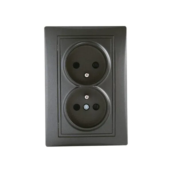 Type E double power socket, complete, with contact protection DOMO