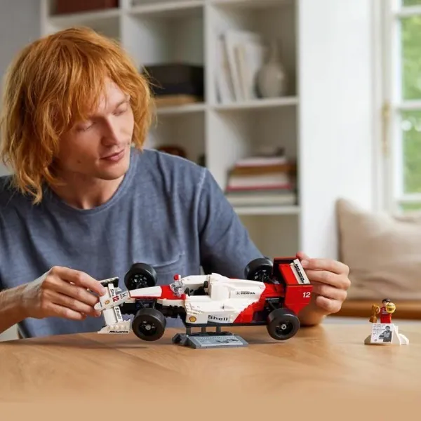 Rakennussetti Lego 10330 Mclaren MP4/4 & Ayrton Senna