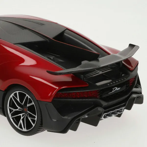 Автомобиль Bburago GT Bugatti Divo 1:18