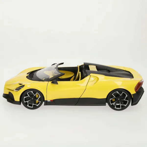 Automobilis Bburago GT Bugatti Mistral 1:18