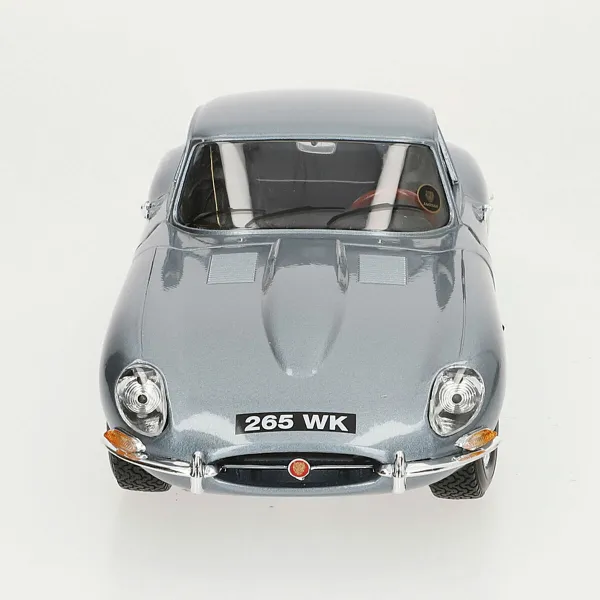 Автомобиль Bburago GT-Jaguar "E" Coupe (1961) 1:18