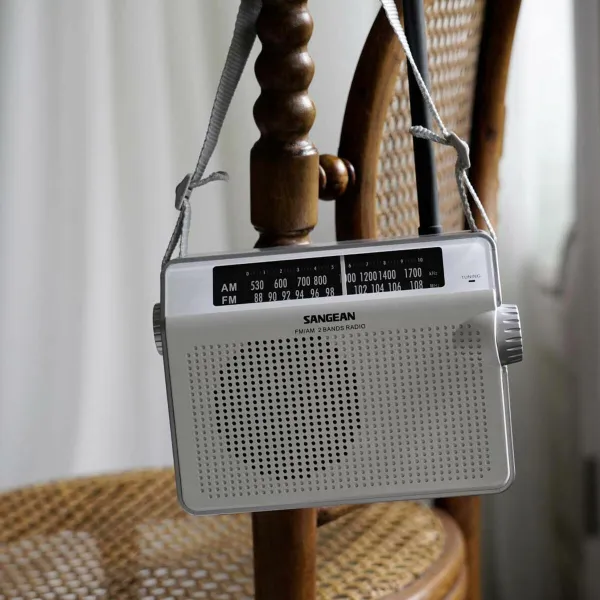 AM/FM-raadio Sangean Valge