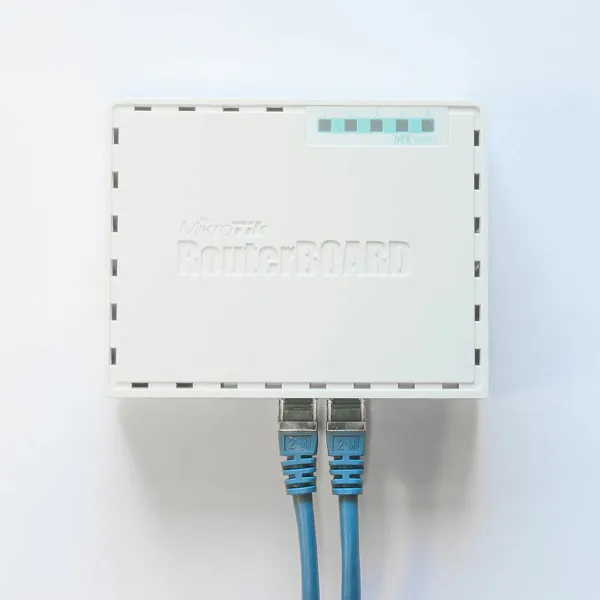 Reititin Mikrotik RB750Gr3