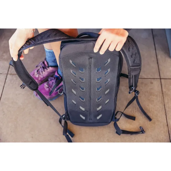 Spordiseljakott Gregory 153059-9974 Must 24 L