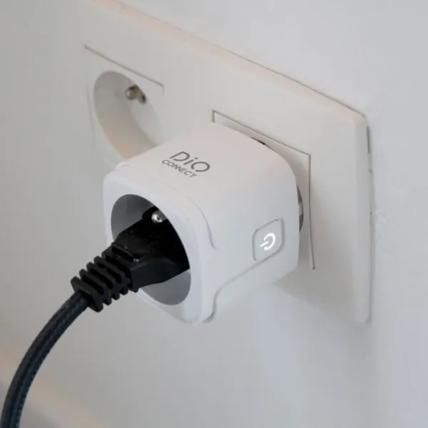 Älypistorasia Dio Connected Home