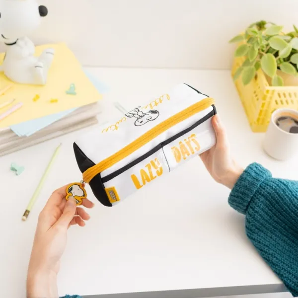 Snoopy - Double compartment pencil case from the Lazy Days collection