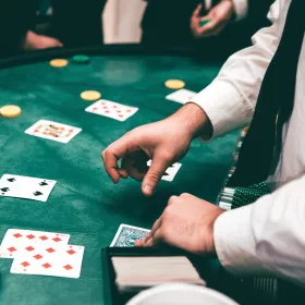 Pokerisetti Springos, 200 Pelimerkkiä, Monivärinen, Metallilaatikko