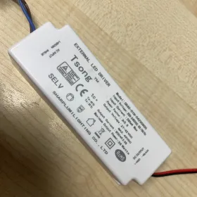 LED tvarkyklė 38W 900mA 27-42VDC