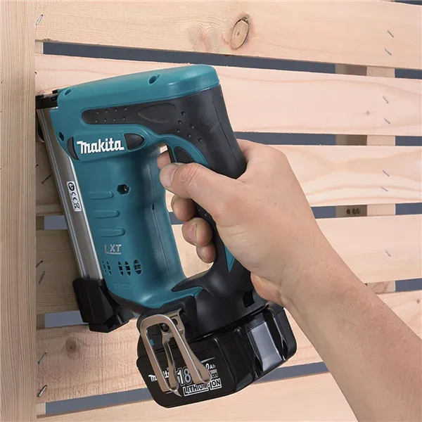 Nail gun-Stapler Makita DST221Z 18 V