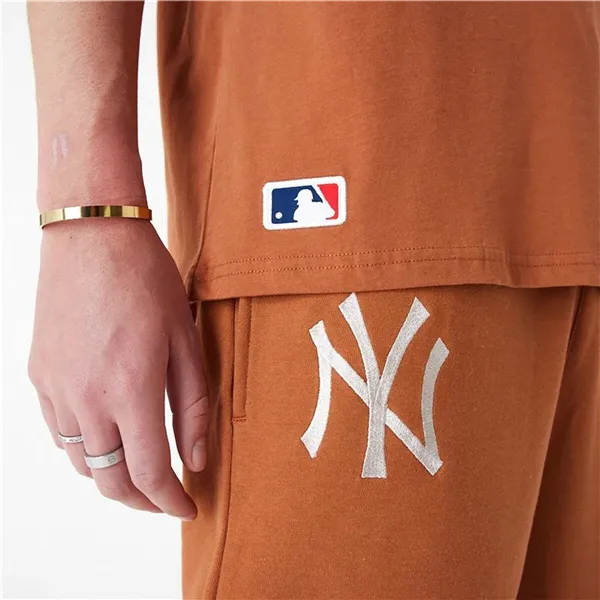 Short-sleeve Sports T-shirt New Era LEAGUE ESSNTLS LC OS TEE NEYYAN 60435552 Brown (M)
