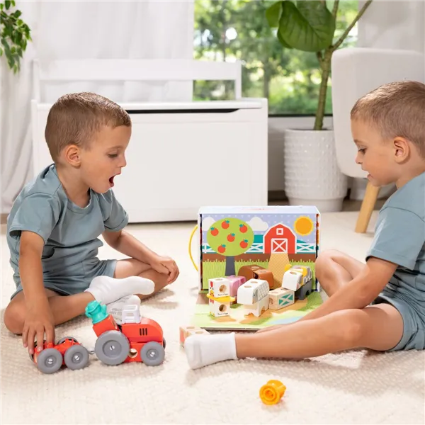 Action Figure Melissa & Doug