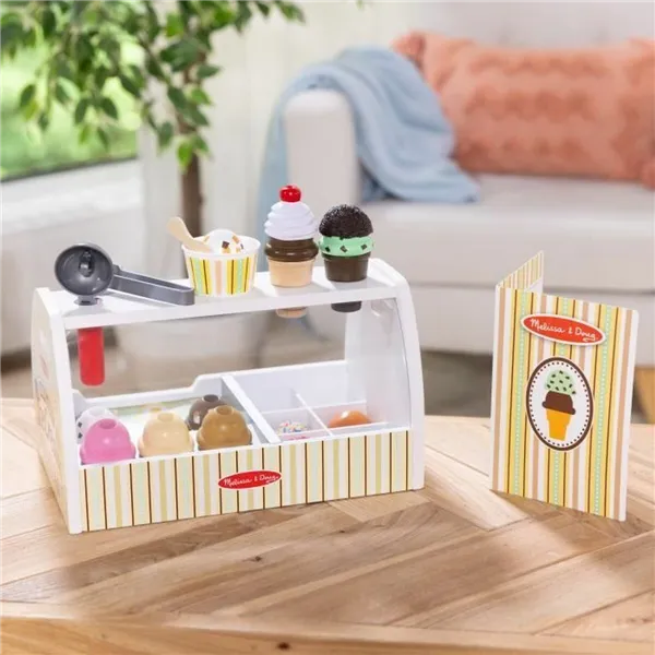 Action Figure Melissa & Doug
