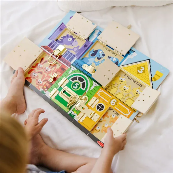 Action Figure Melissa & Doug