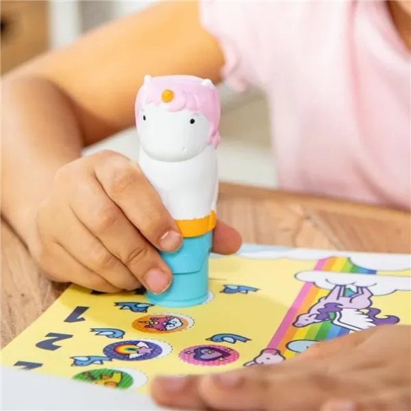 Action Figure Melissa & Doug