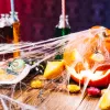 Украшение на Хэллоуин паутина с 2 пауками Springos HA5229 20 г, 1,9 м
