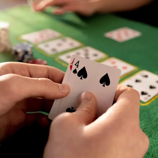 Pokkerikomplekt 300 žetooni, kaardid, mängumatt, täringud, kohver Springos KG0022
