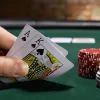 Pokerisetti 300 pelimerkkiä, kortit, matto, nopat, salkku Springos KG0022