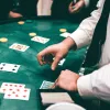 Pokkerikomplekt 300 žetooni, kaardid, mängumatt, täringud, kohver Springos KG0022